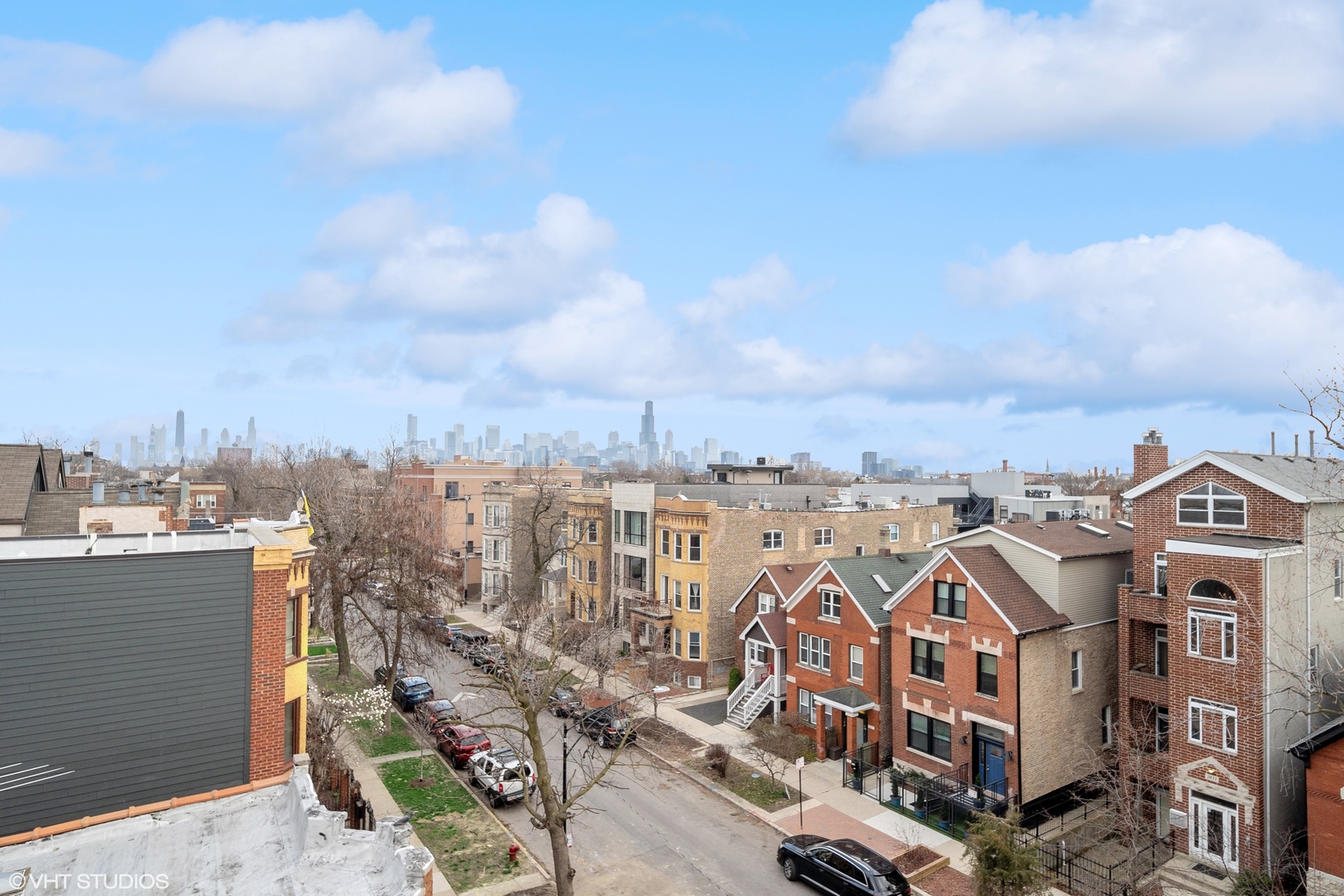 2038 W IOWA Street Unit: 3E