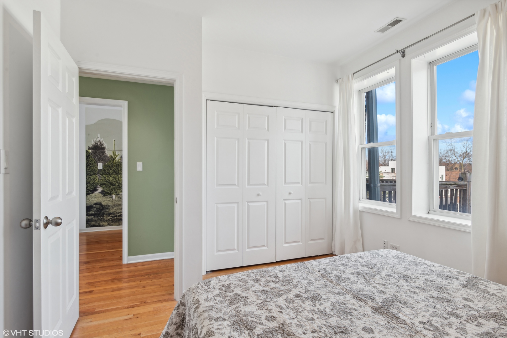 2942 W Belle Plaine Avenue Unit: 3E