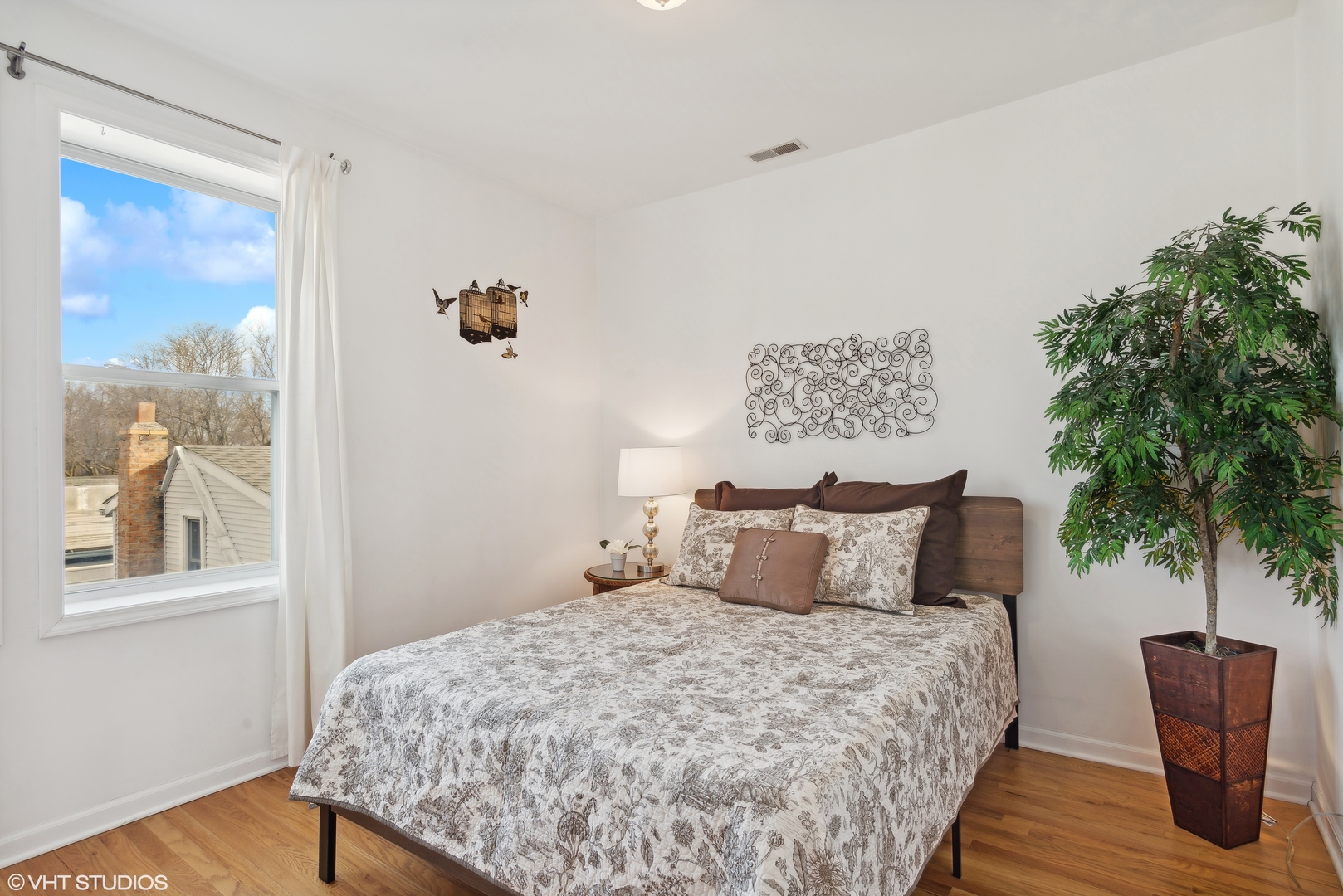 2942 W Belle Plaine Avenue Unit: 3E