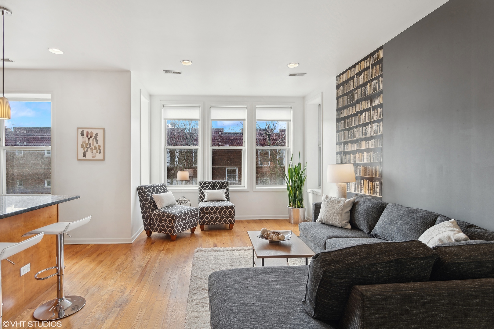 2942 W Belle Plaine Avenue Unit: 3E