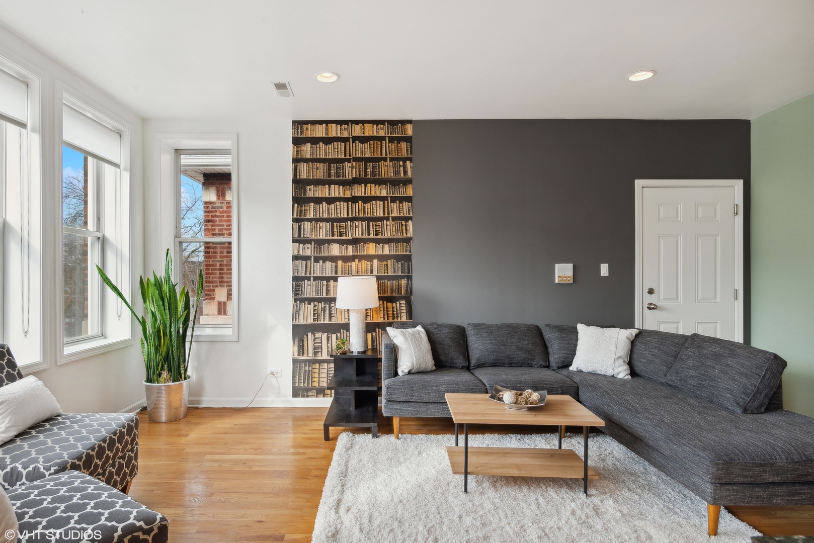 2942 W Belle Plaine Avenue Unit: 3E