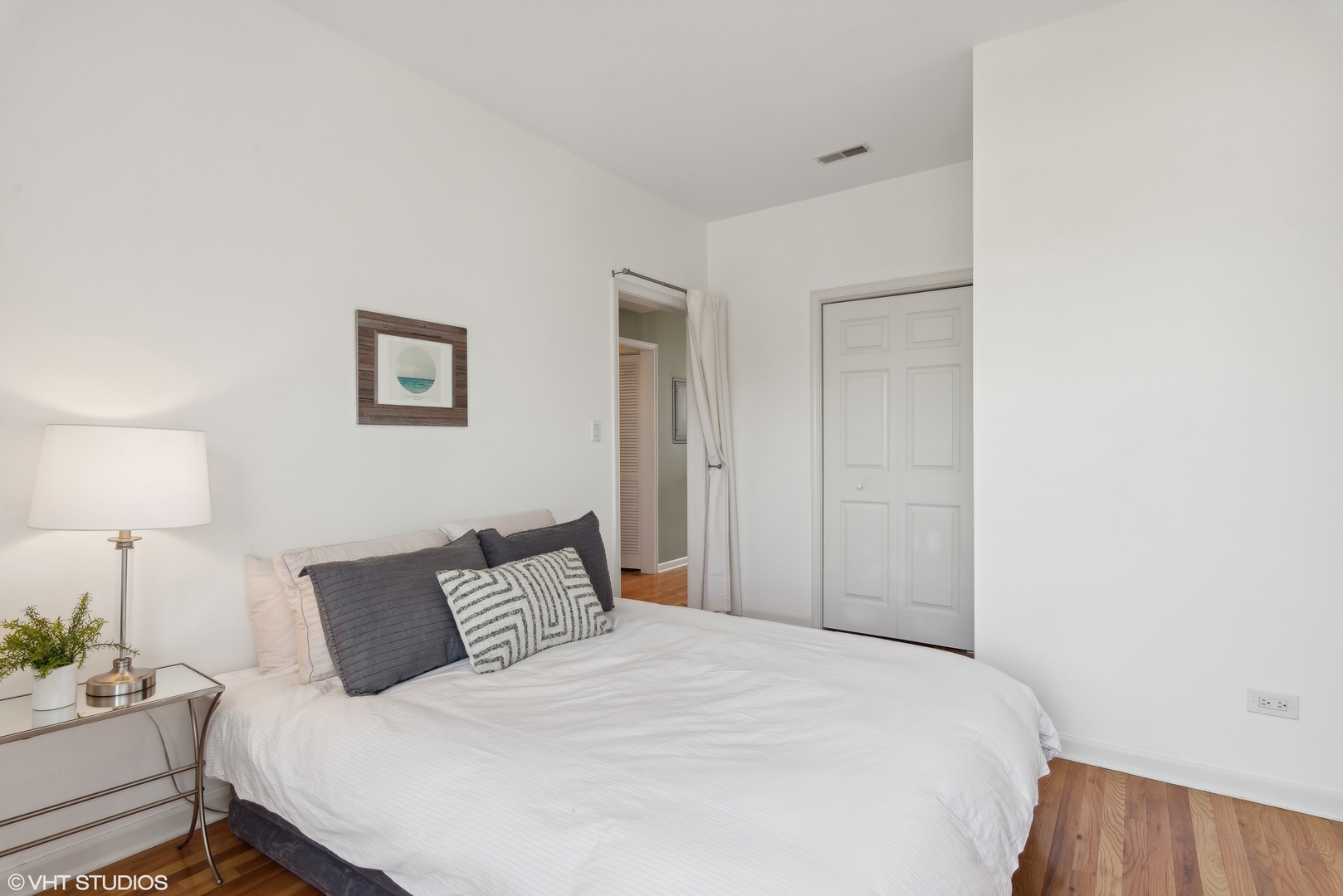 2942 W Belle Plaine Avenue Unit: 3E