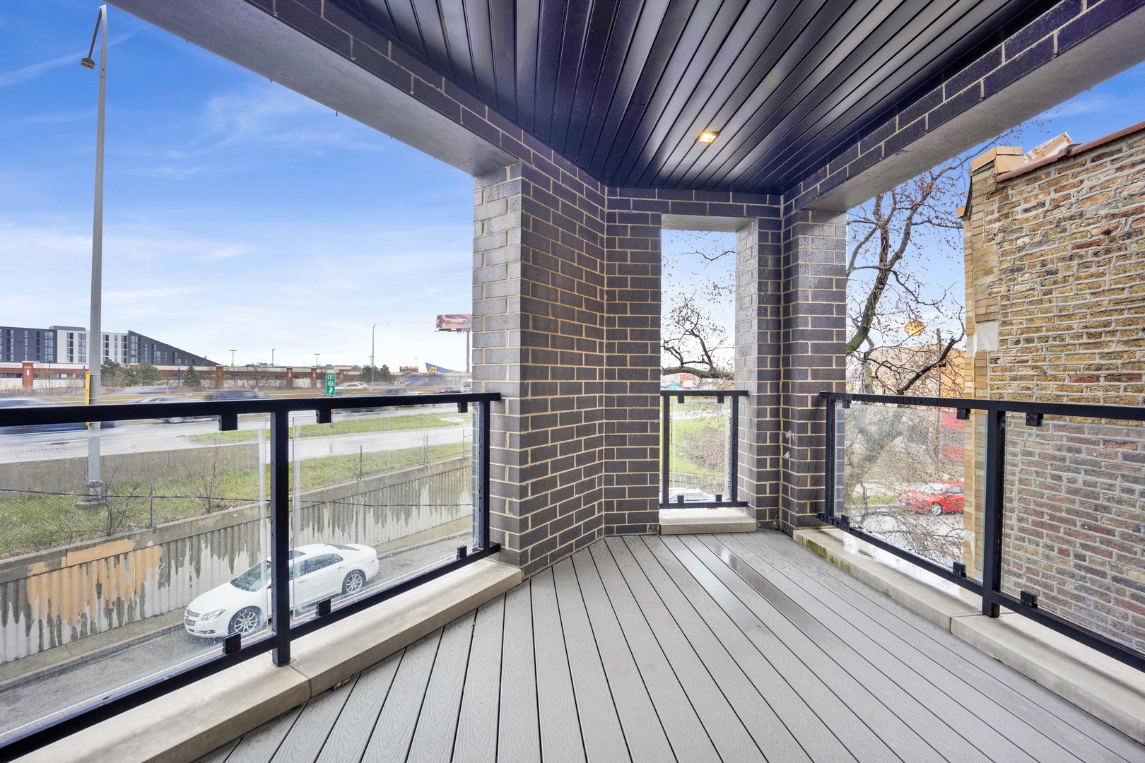 2034 N Avondale Avenue Unit: 2E