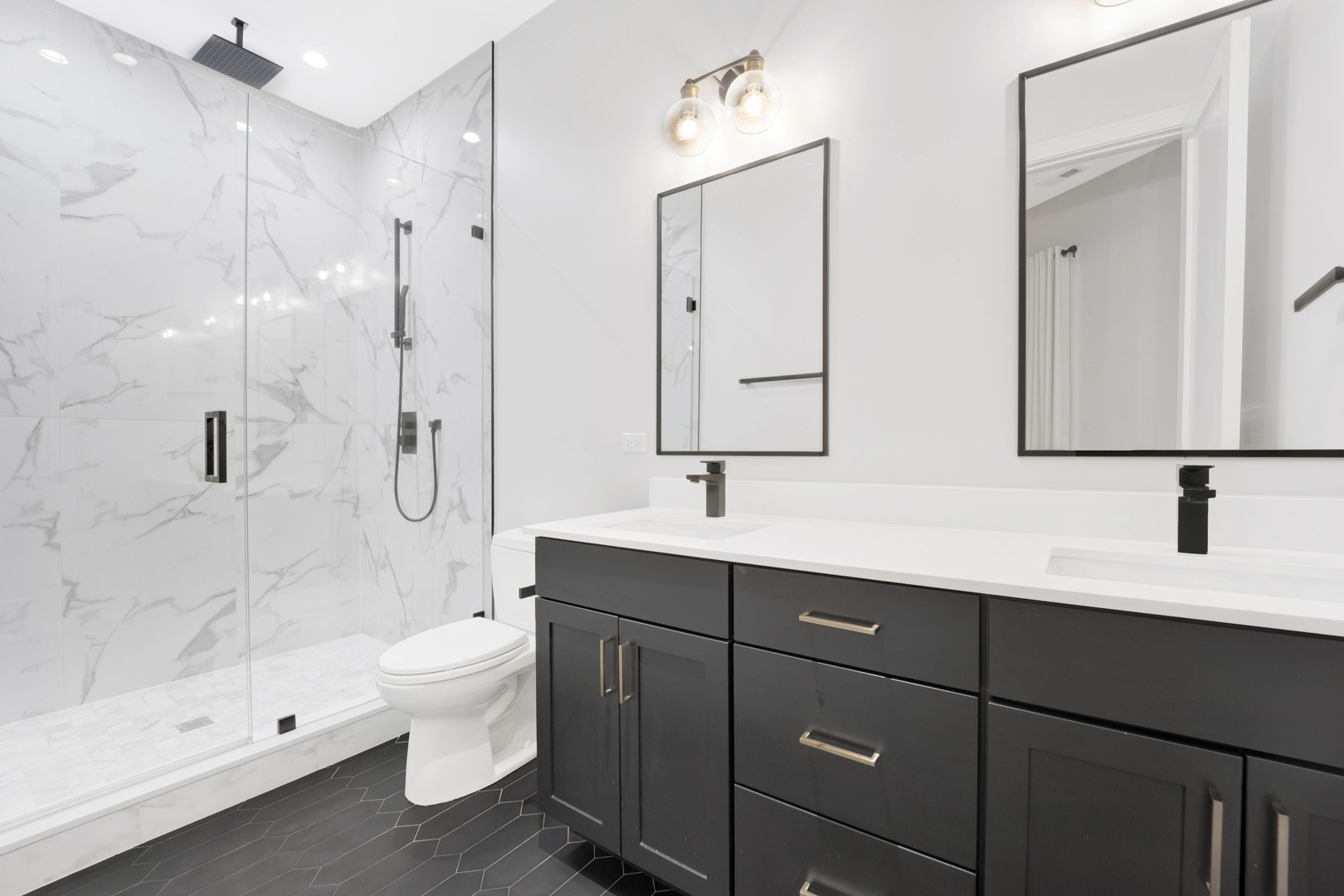 2034 N Avondale Avenue Unit: 2E