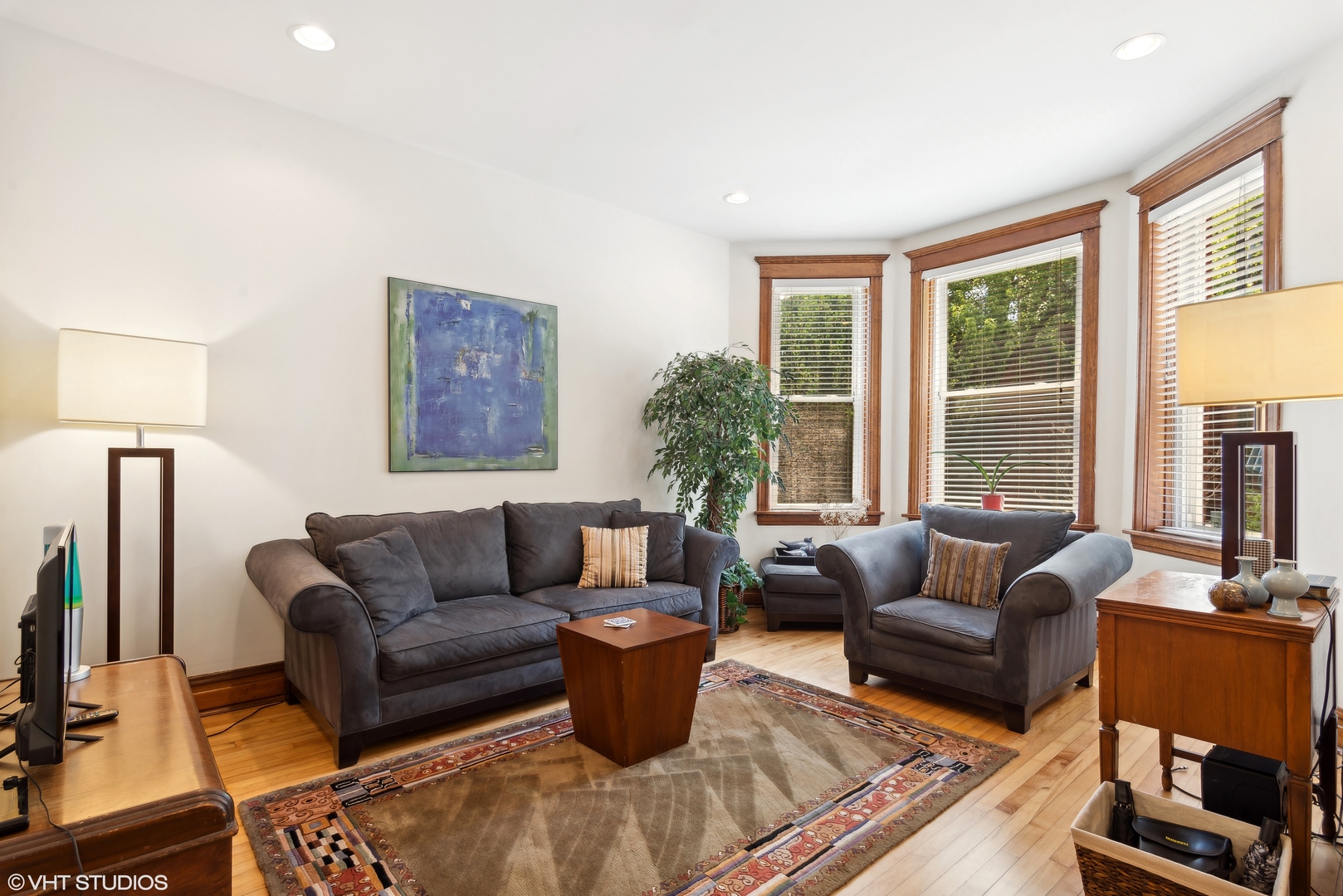 2130 W Iowa Street