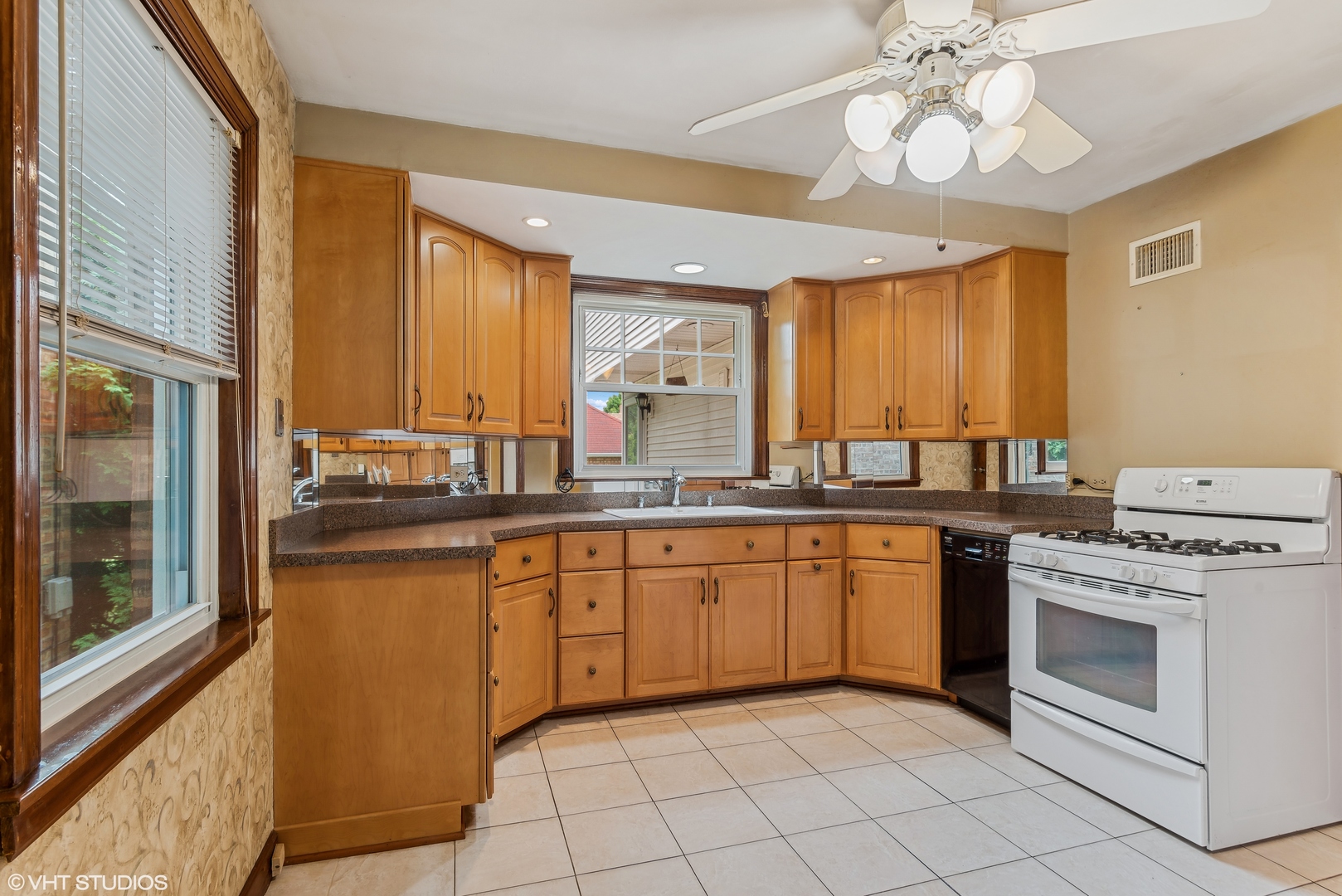 5705 W Pensacola Avenue