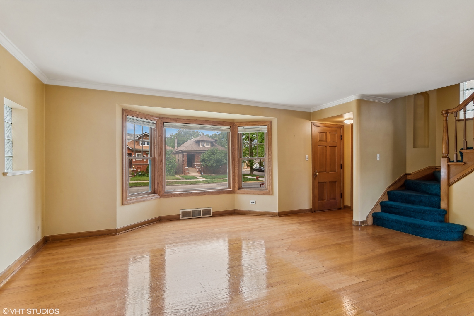 5705 W Pensacola Avenue
