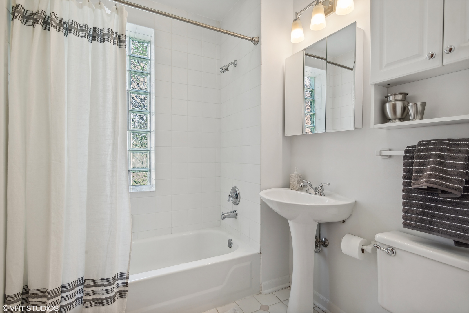 3146 W Medill Avenue Unit: 2E