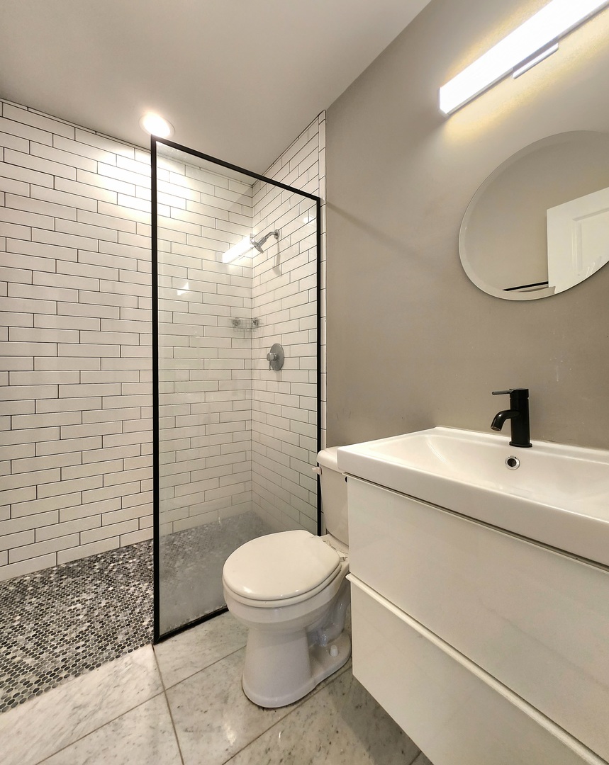 837 N Wolcott Avenue Unit: 3F