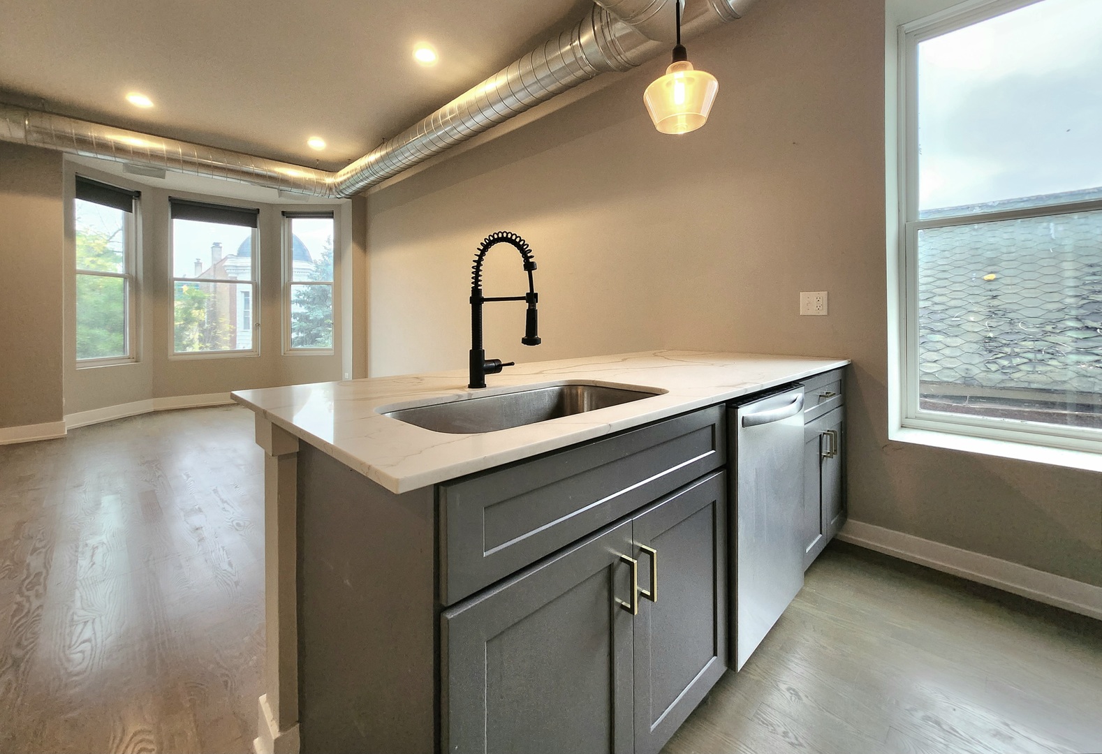 837 N Wolcott Avenue Unit: 3F