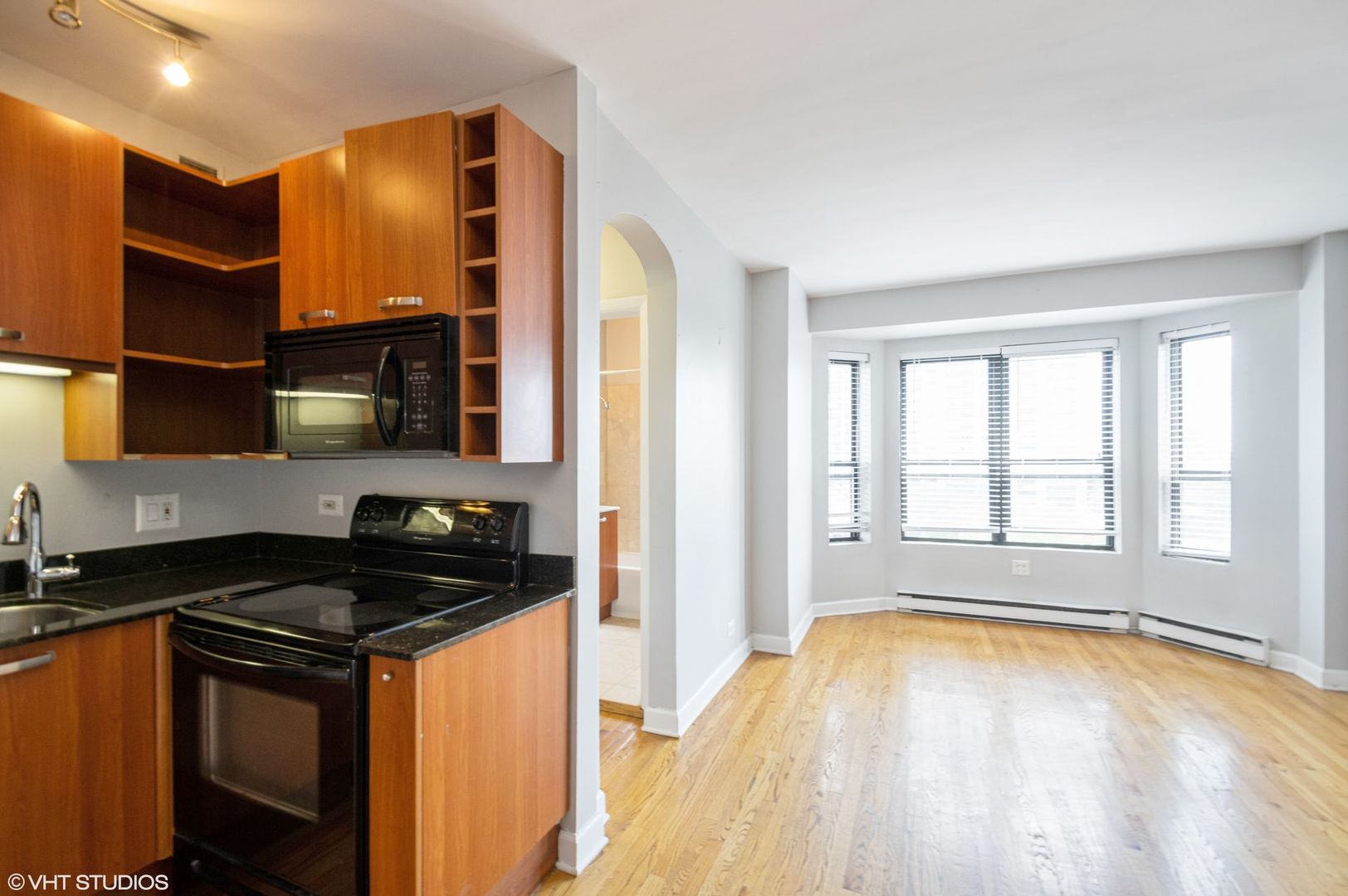732 W Bittersweet Place Unit: 805