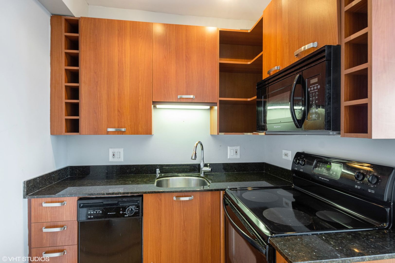 732 W Bittersweet Place Unit: 807