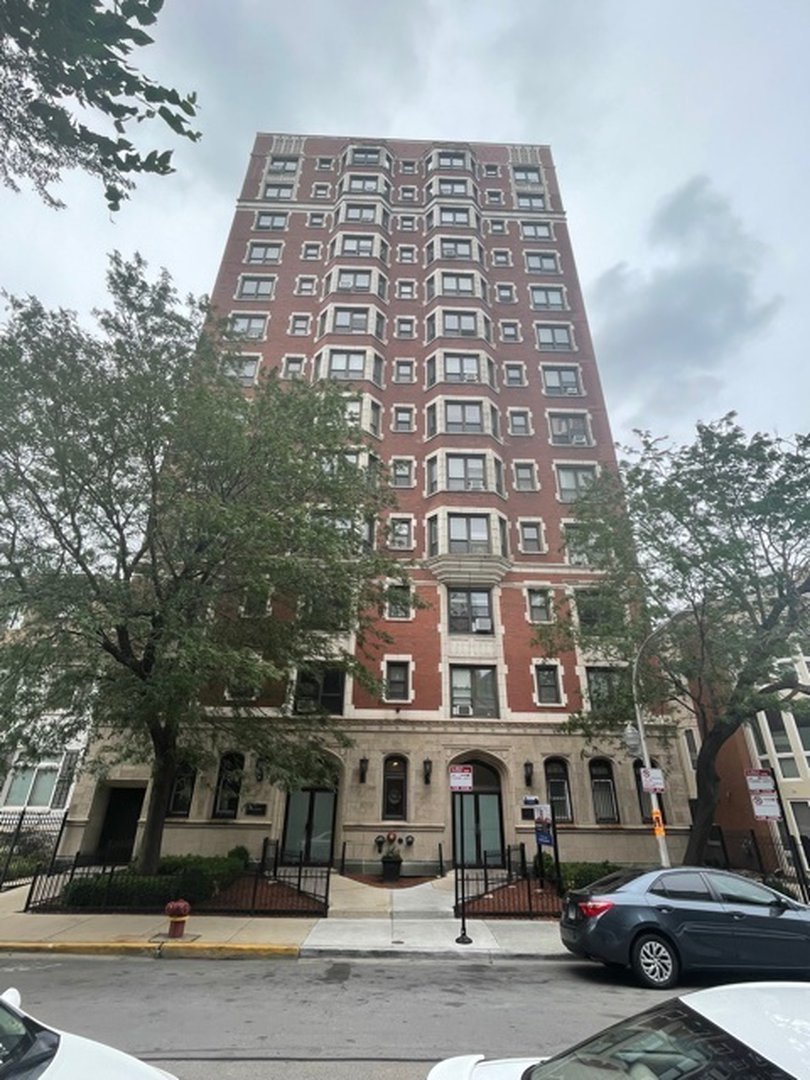 732 W Bittersweet Place Unit: 807