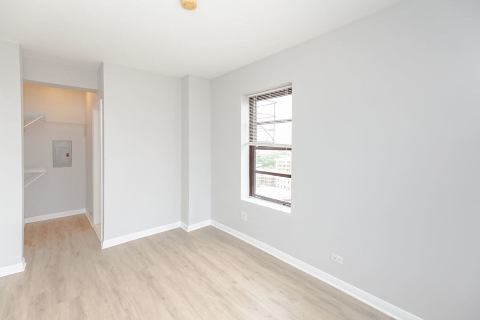 732 W Bittersweet Place Unit: 807