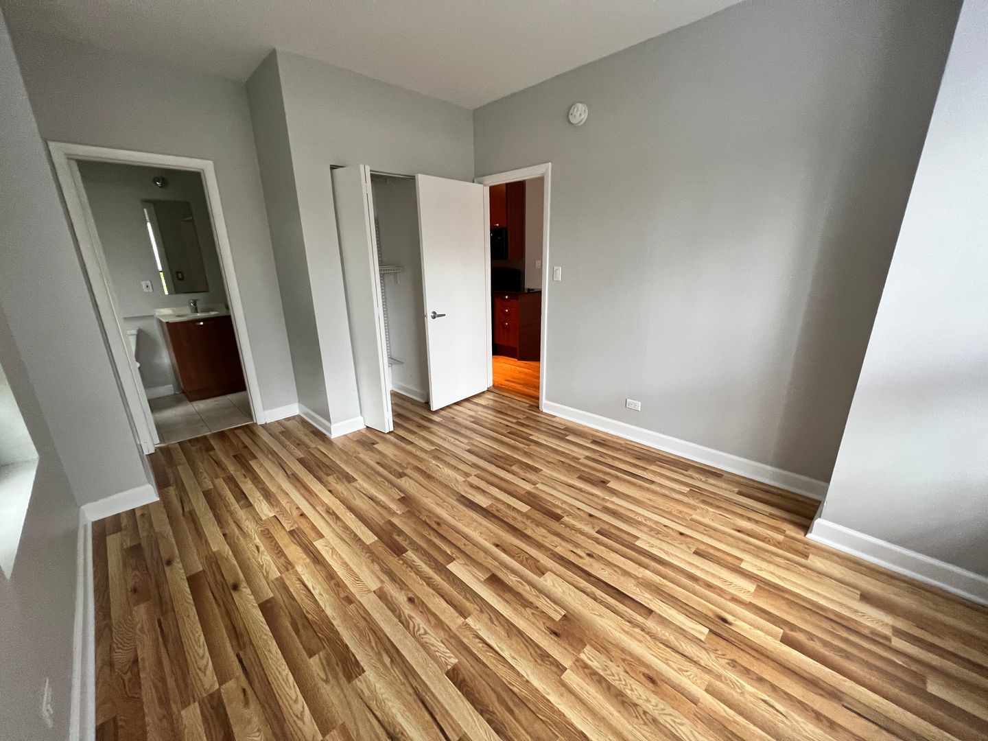 732 W Bittersweet Place Unit: 807