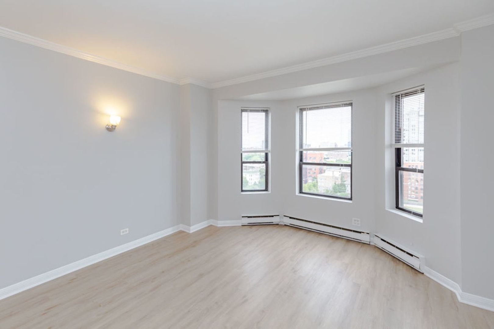 732 W Bittersweet Place Unit: 807