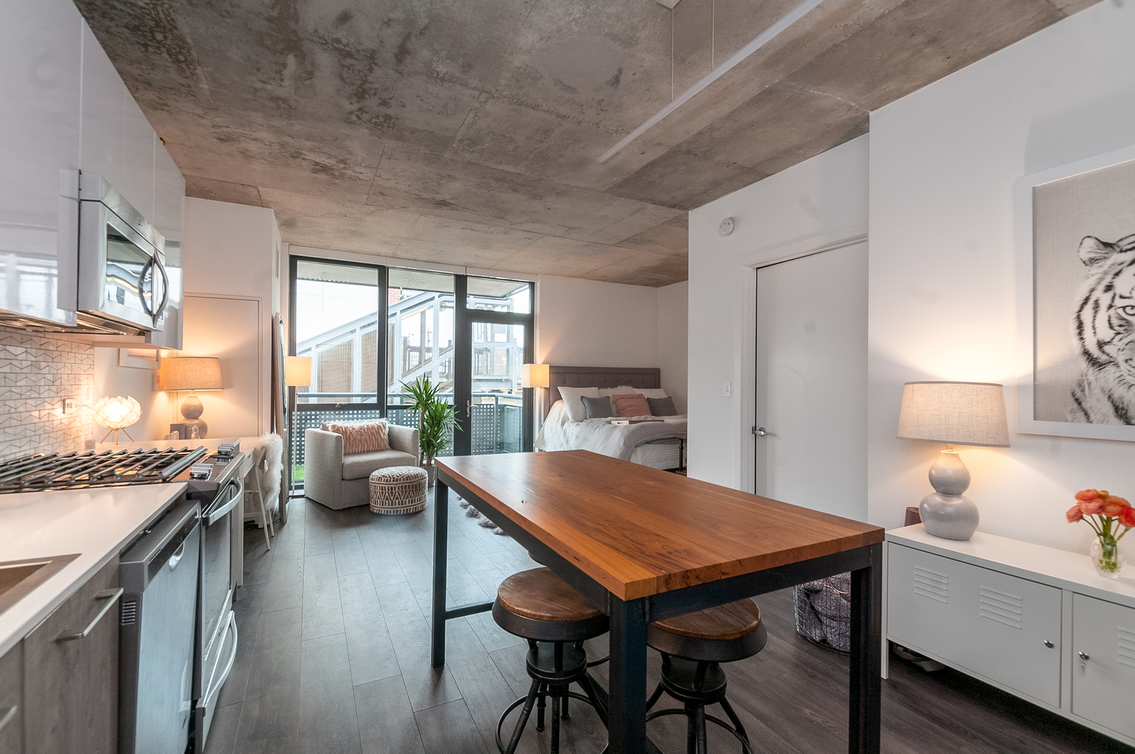 1714 W Roscoe Street Unit: 403