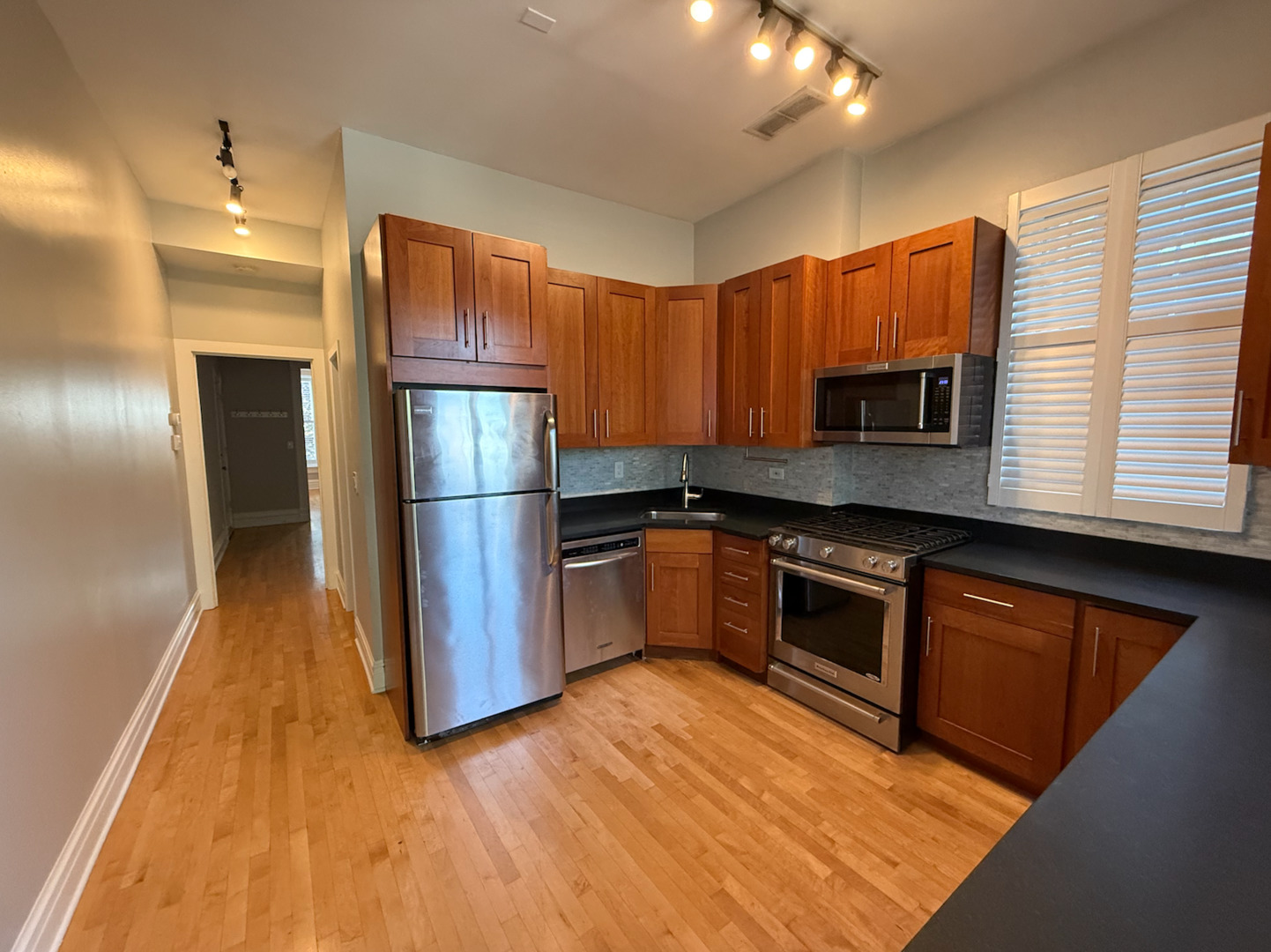 2024 N Clifton Avenue Unit: 2