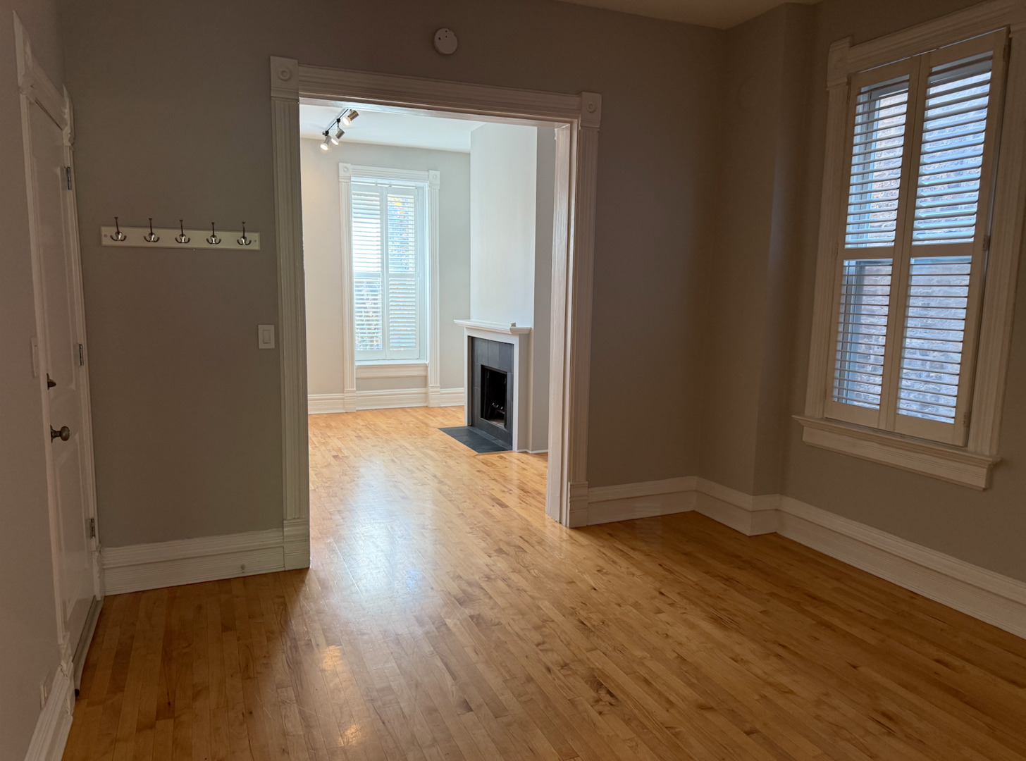 2024 N Clifton Avenue Unit: 2