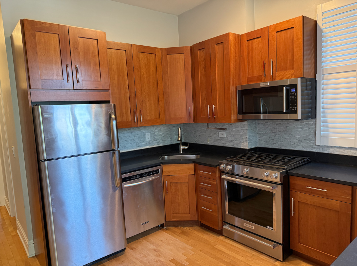 2024 N Clifton Avenue Unit: 2
