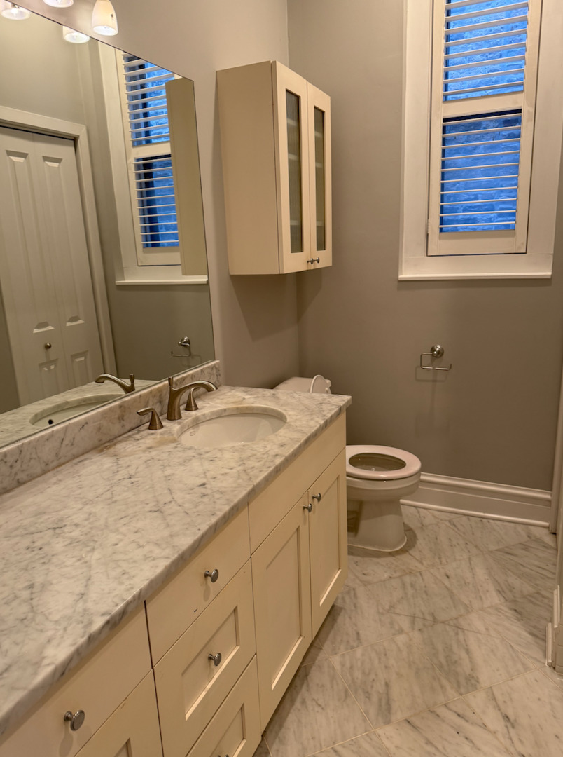 2024 N Clifton Avenue Unit: 2