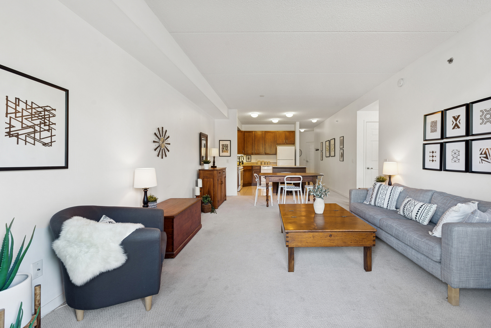2335 W Belle Plaine Avenue Unit: 205