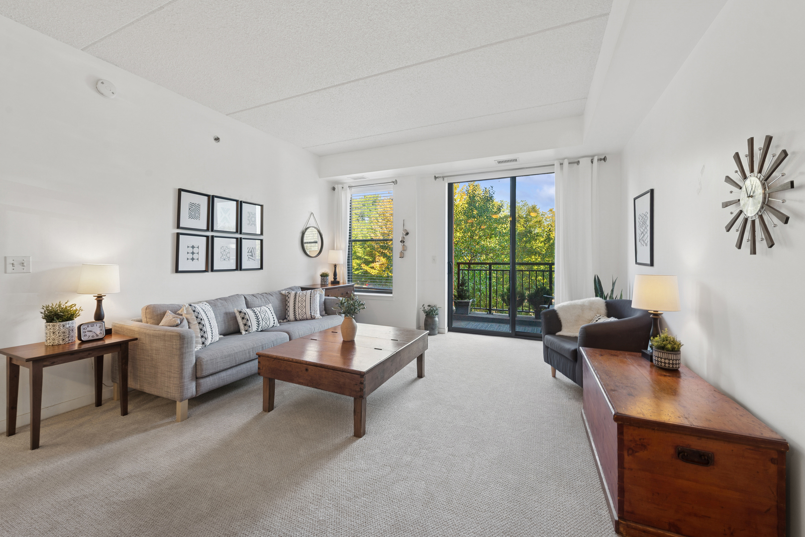 2335 W Belle Plaine Avenue Unit: 205