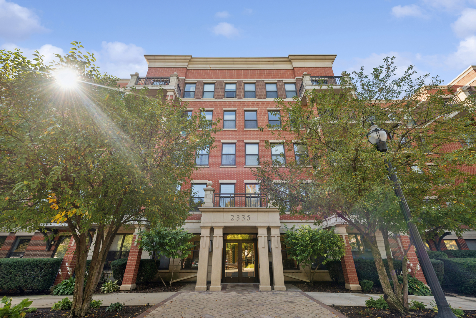2335 W Belle Plaine Avenue Unit: 205