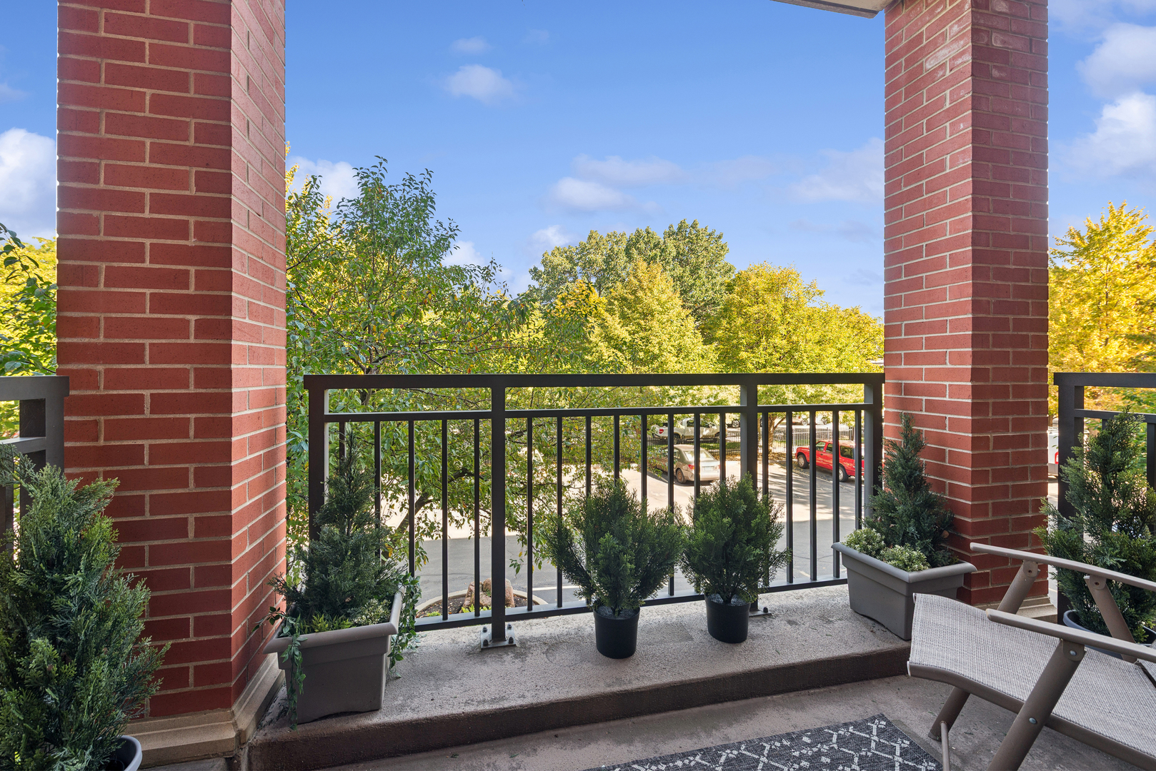 2335 W Belle Plaine Avenue Unit: 205