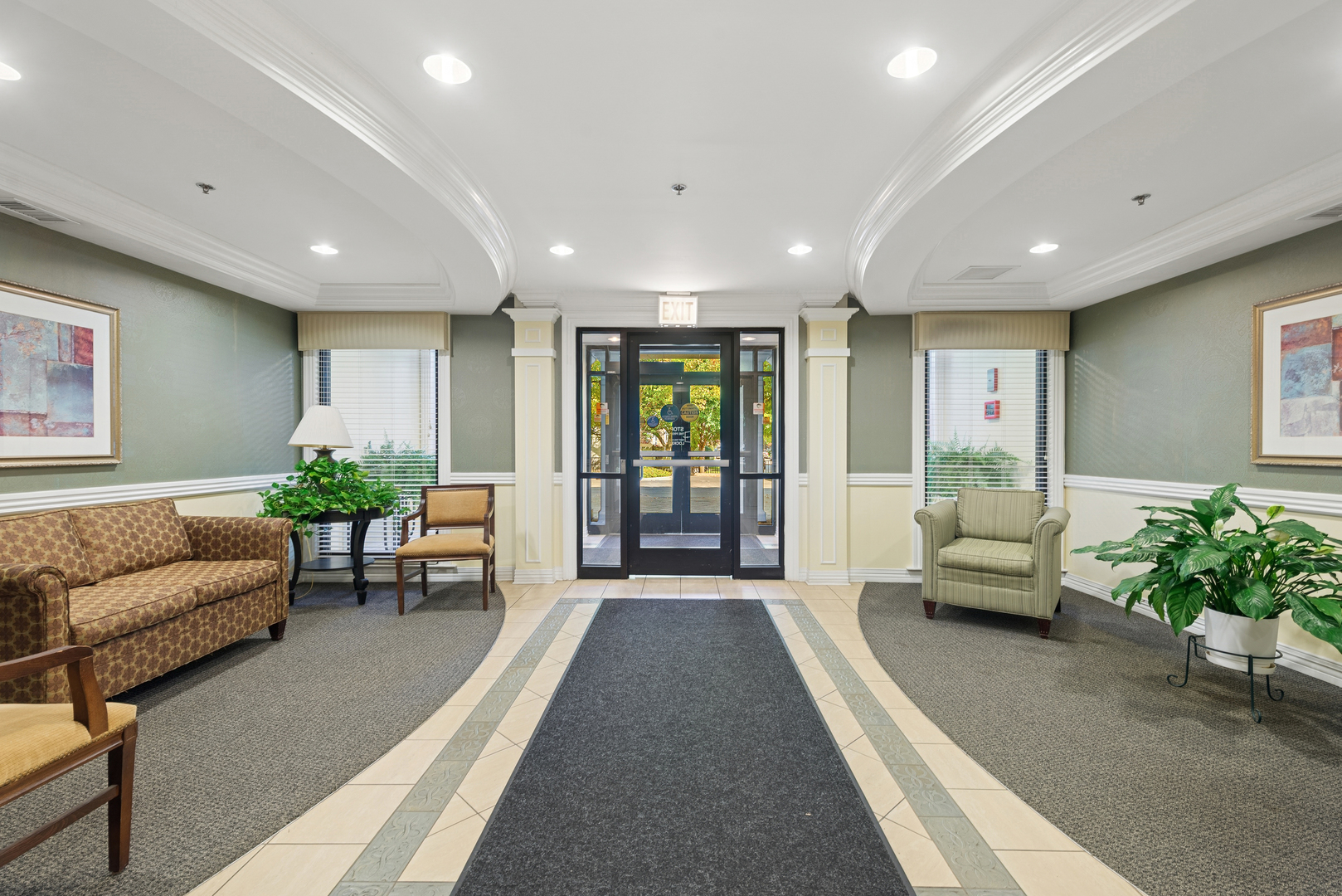2335 W Belle Plaine Avenue Unit: 205