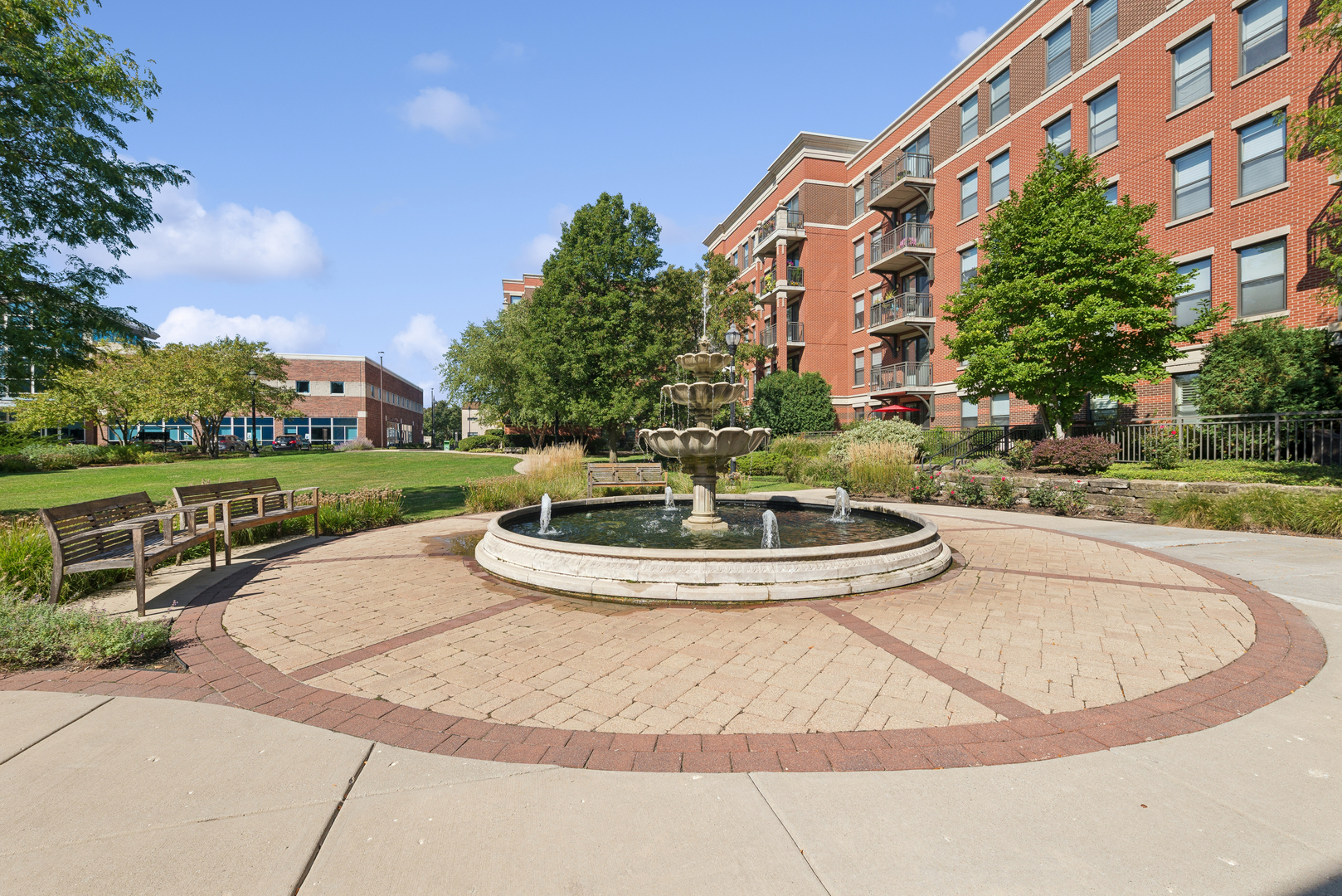 2335 W Belle Plaine Avenue Unit: 205