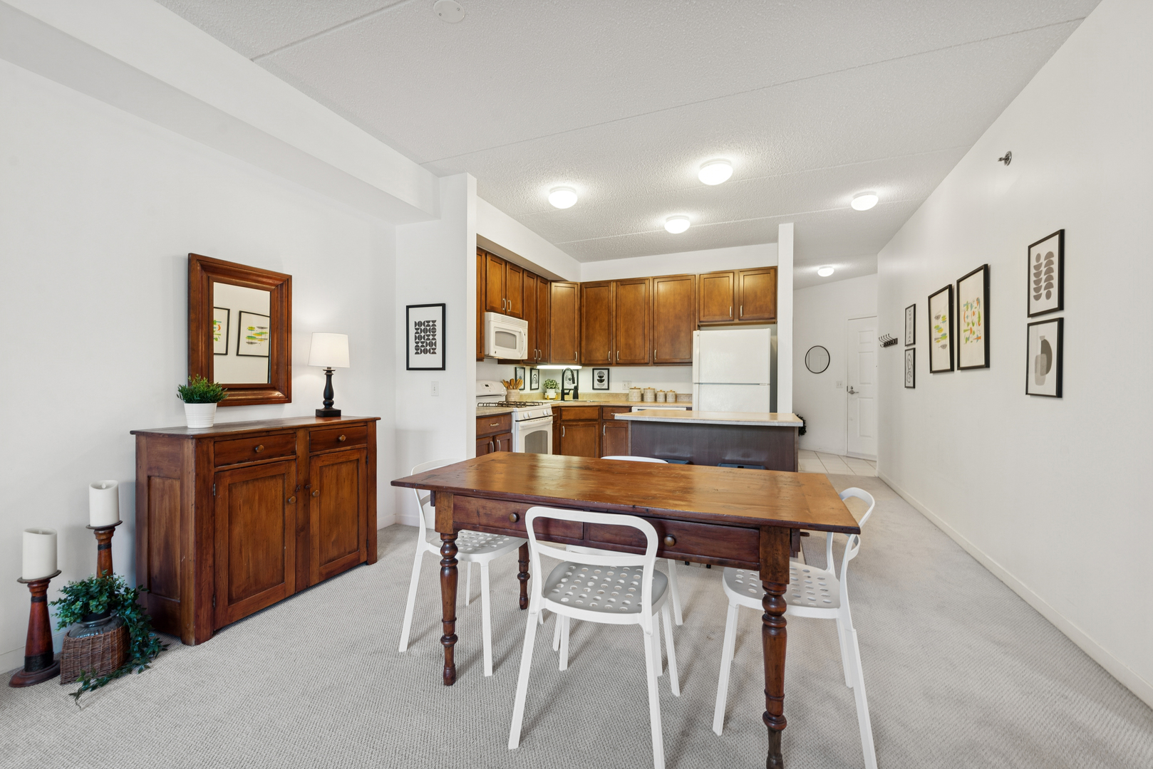 2335 W Belle Plaine Avenue Unit: 205