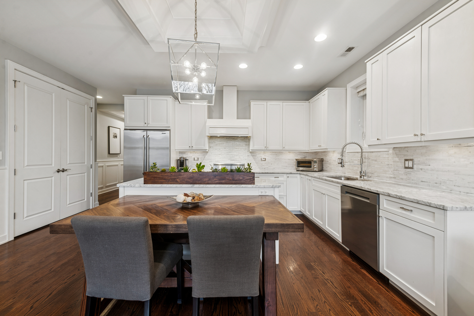 2521 N Ashland Avenue Unit: 2S