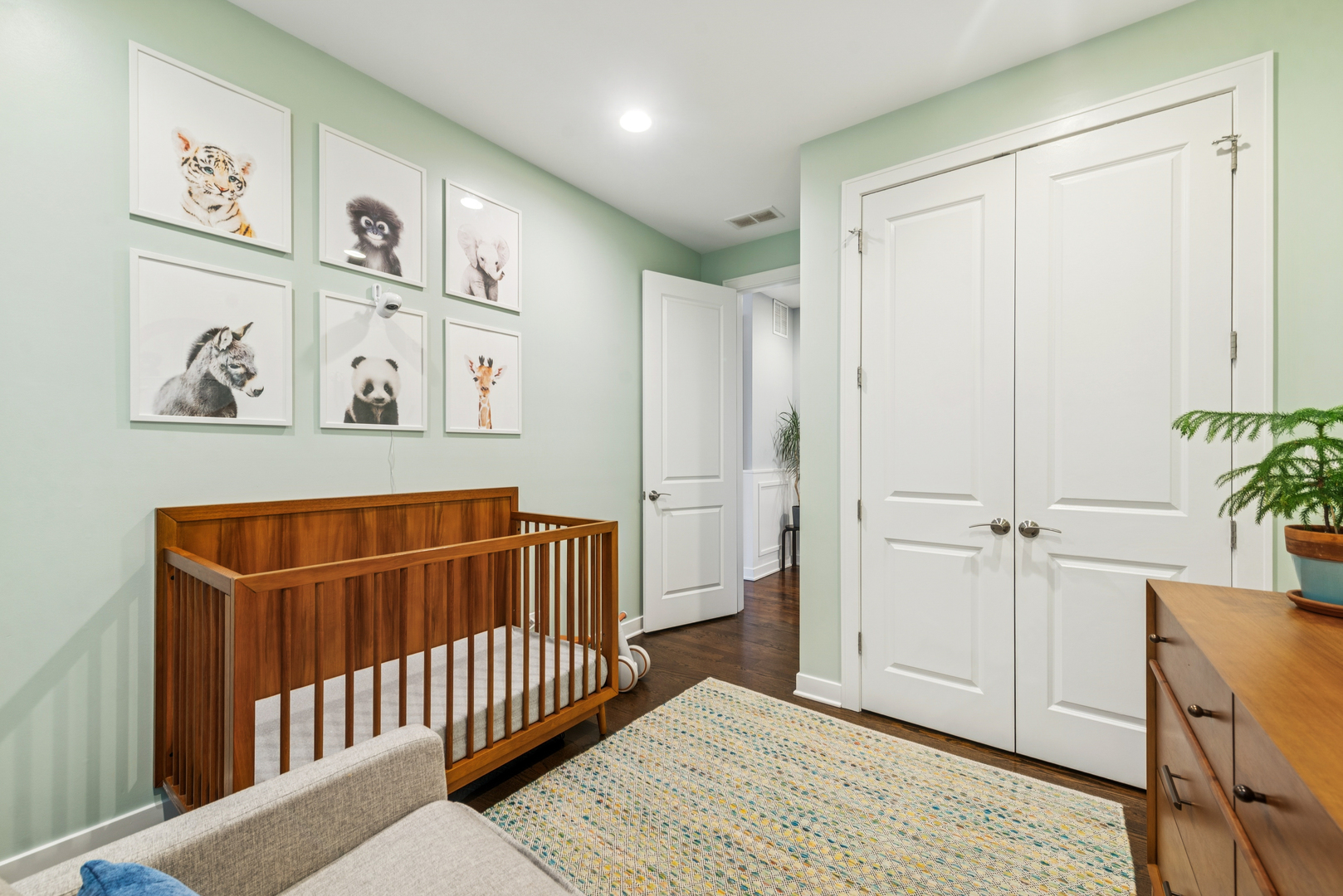 2521 N Ashland Avenue Unit: 2S