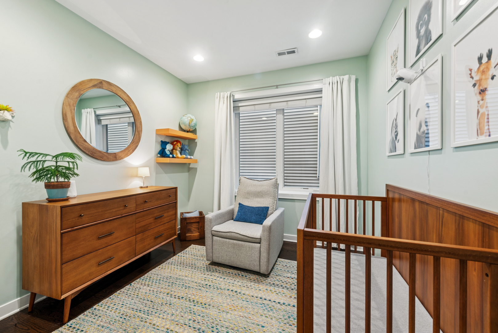 2521 N Ashland Avenue Unit: 2S