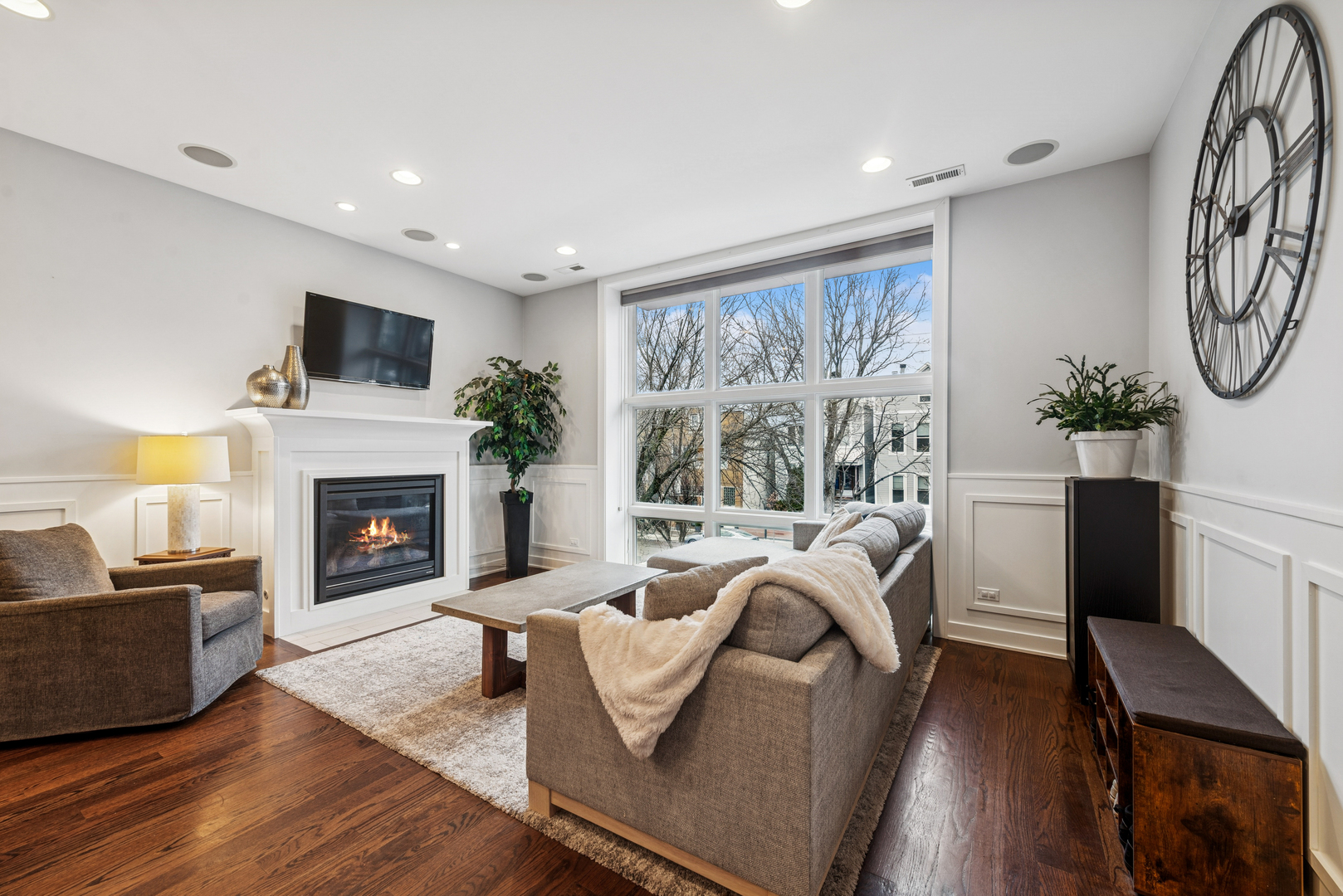 2521 N Ashland Avenue Unit: 2S