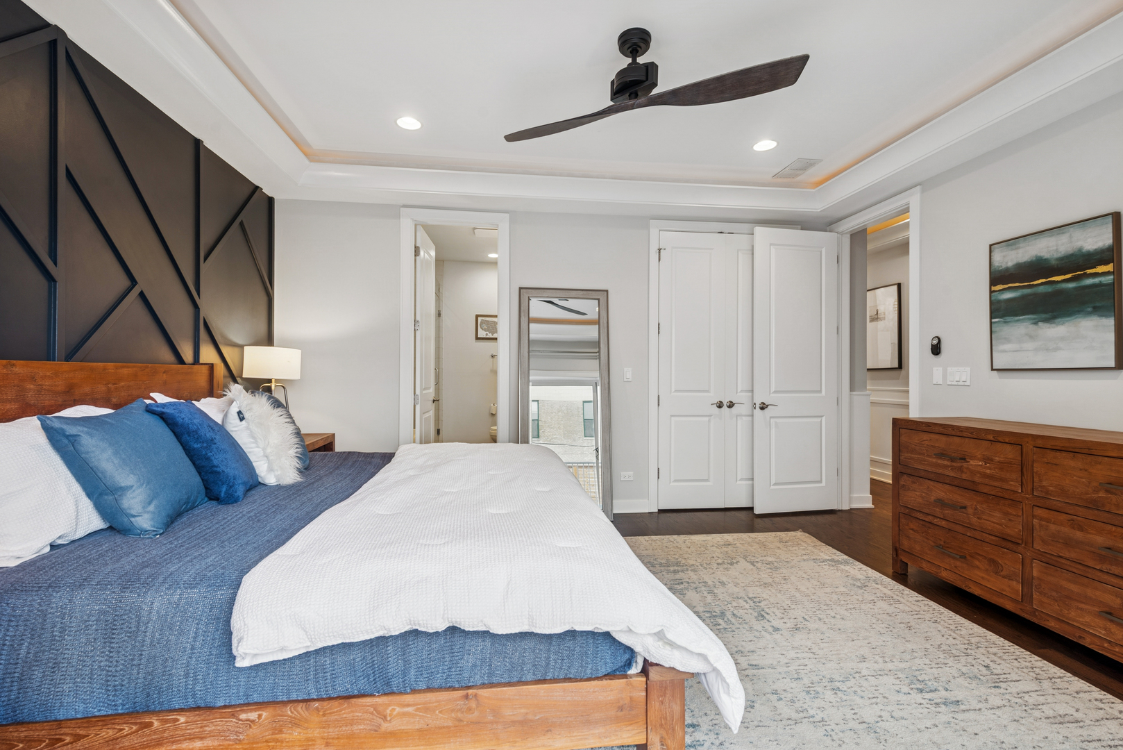 2521 N Ashland Avenue Unit: 2S