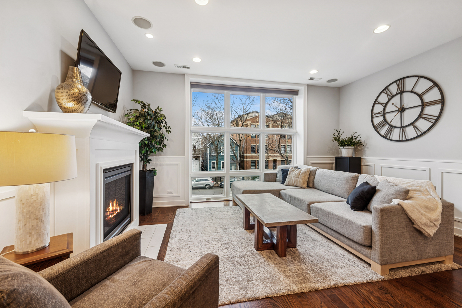 2521 N Ashland Avenue Unit: 2S