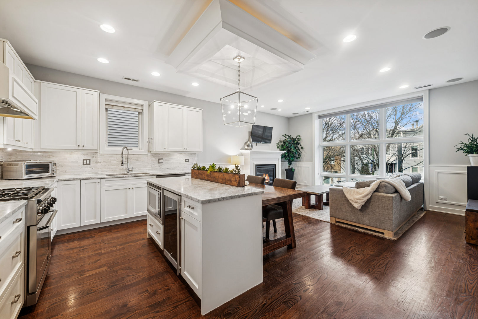 2521 N Ashland Avenue Unit: 2S