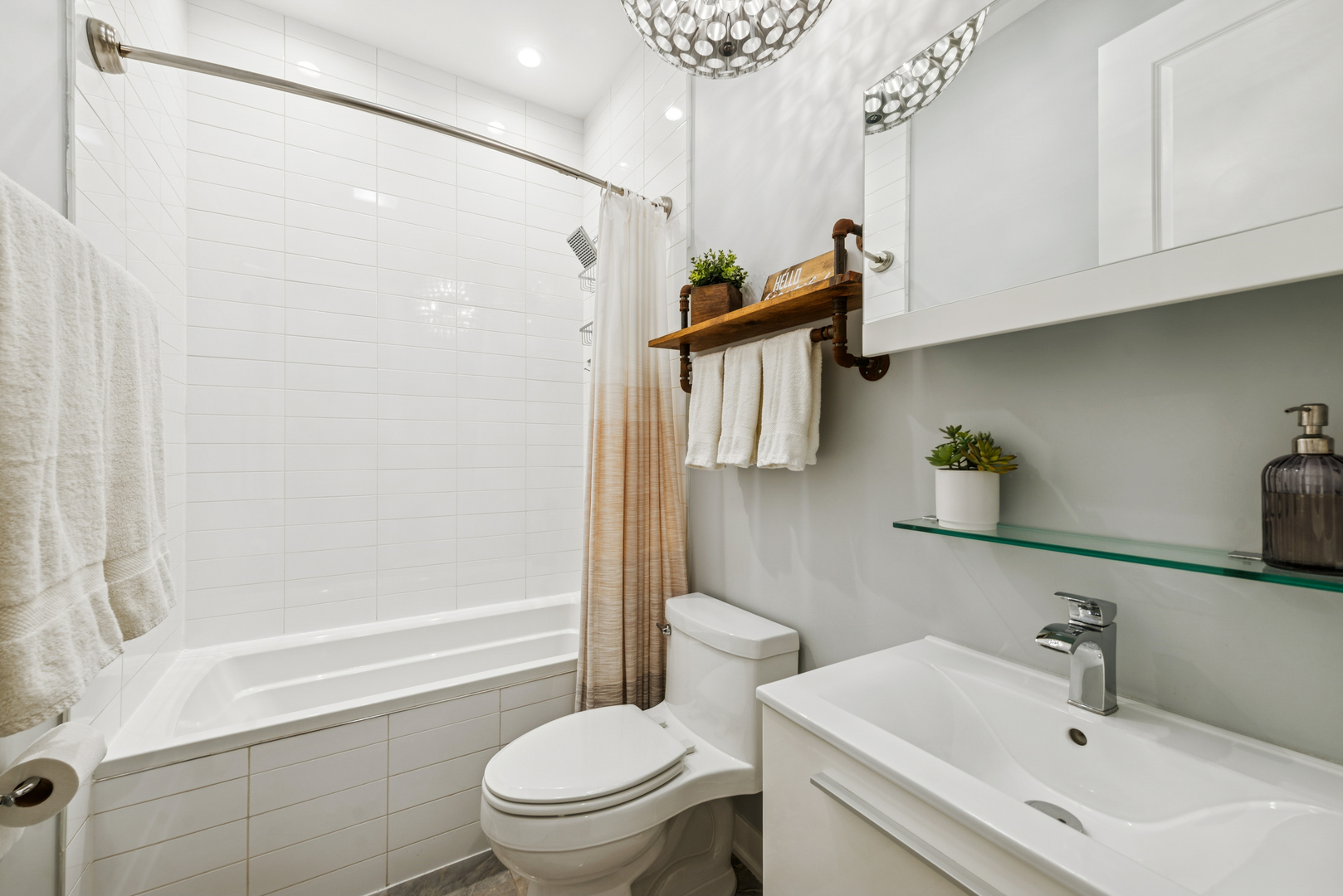 2521 N Ashland Avenue Unit: 2S