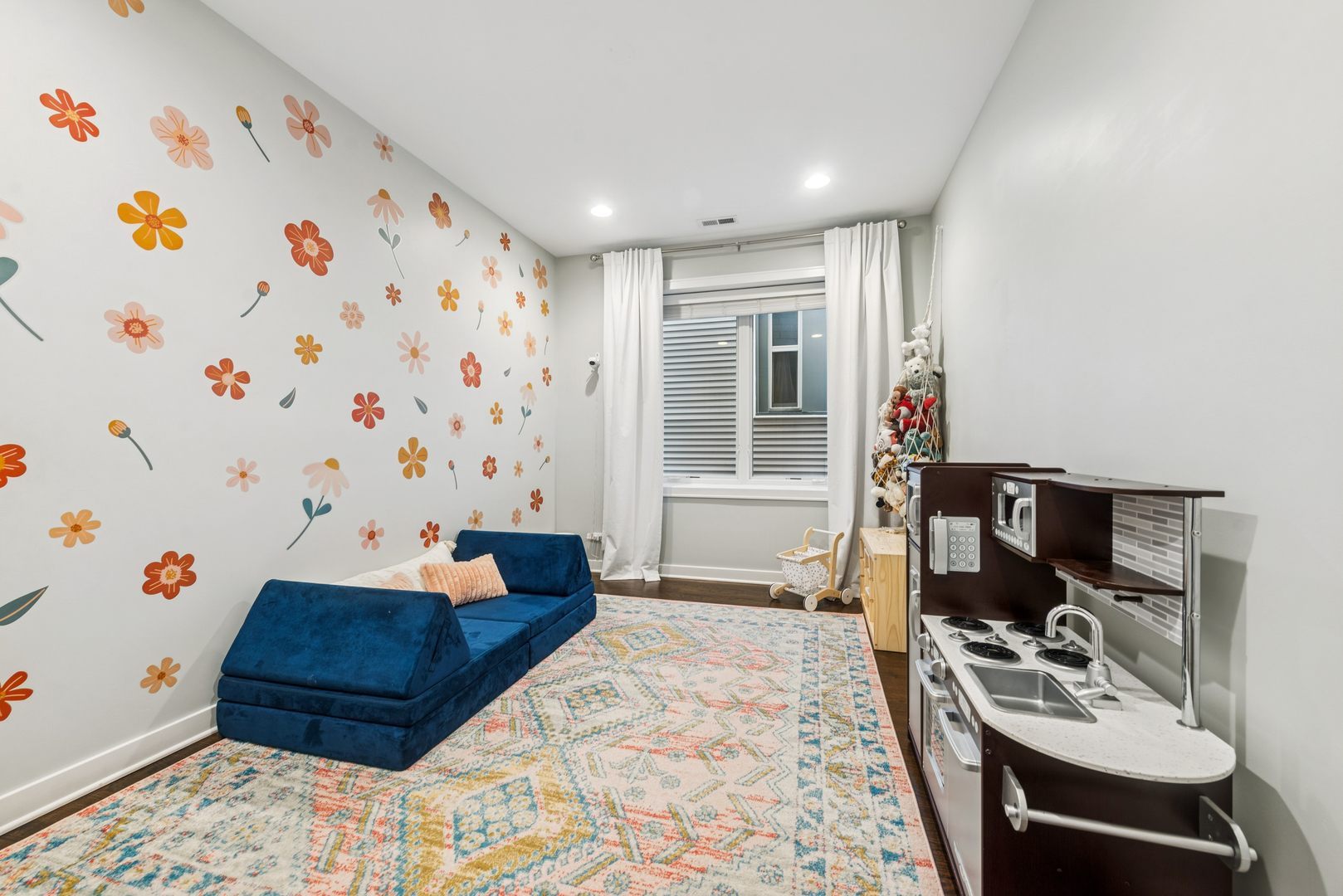 2521 N Ashland Avenue Unit: 2S