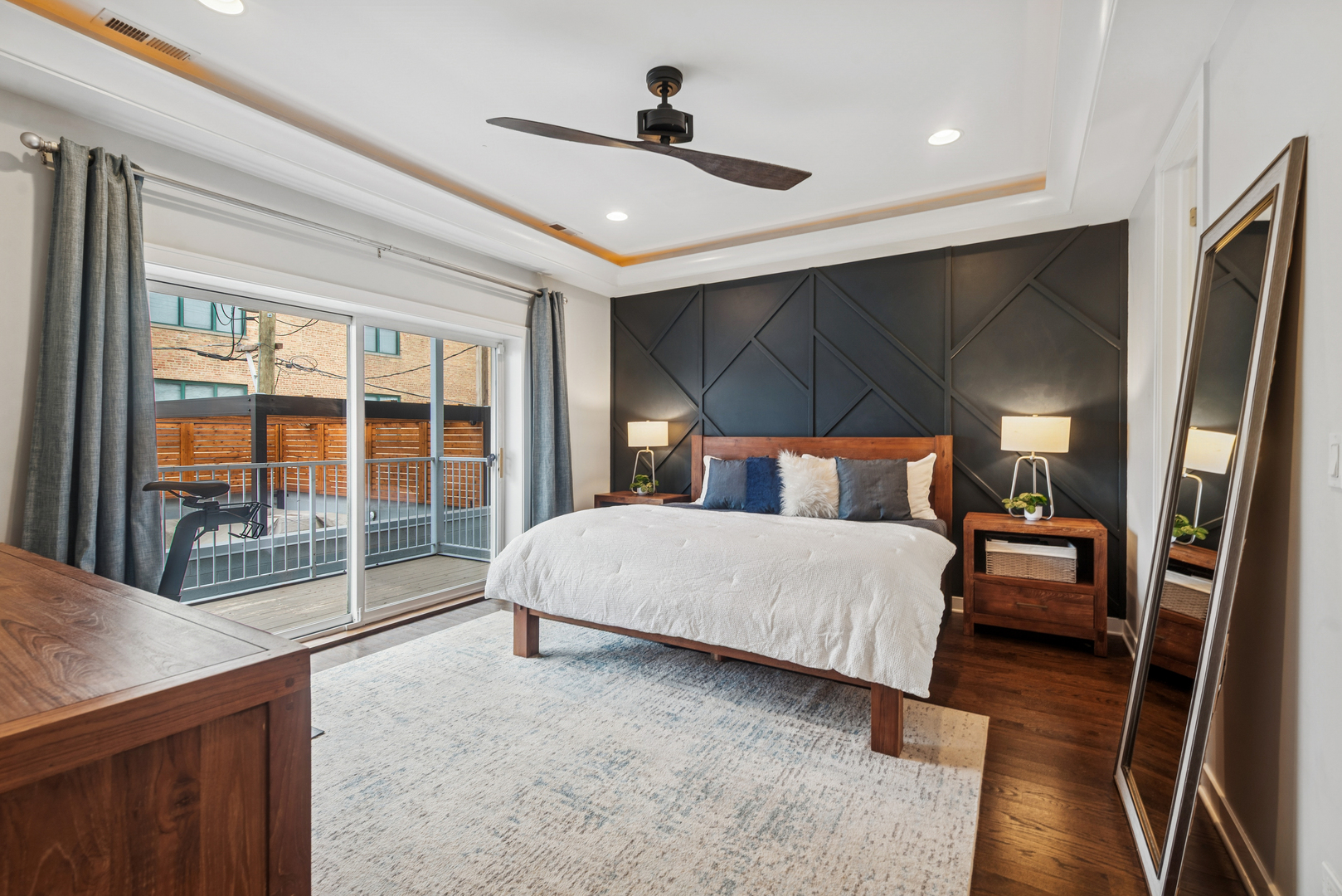 2521 N Ashland Avenue Unit: 2S