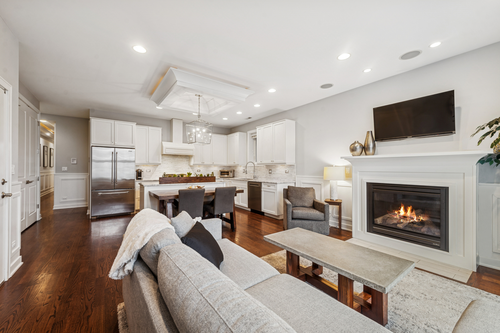 2521 N Ashland Avenue Unit: 2S