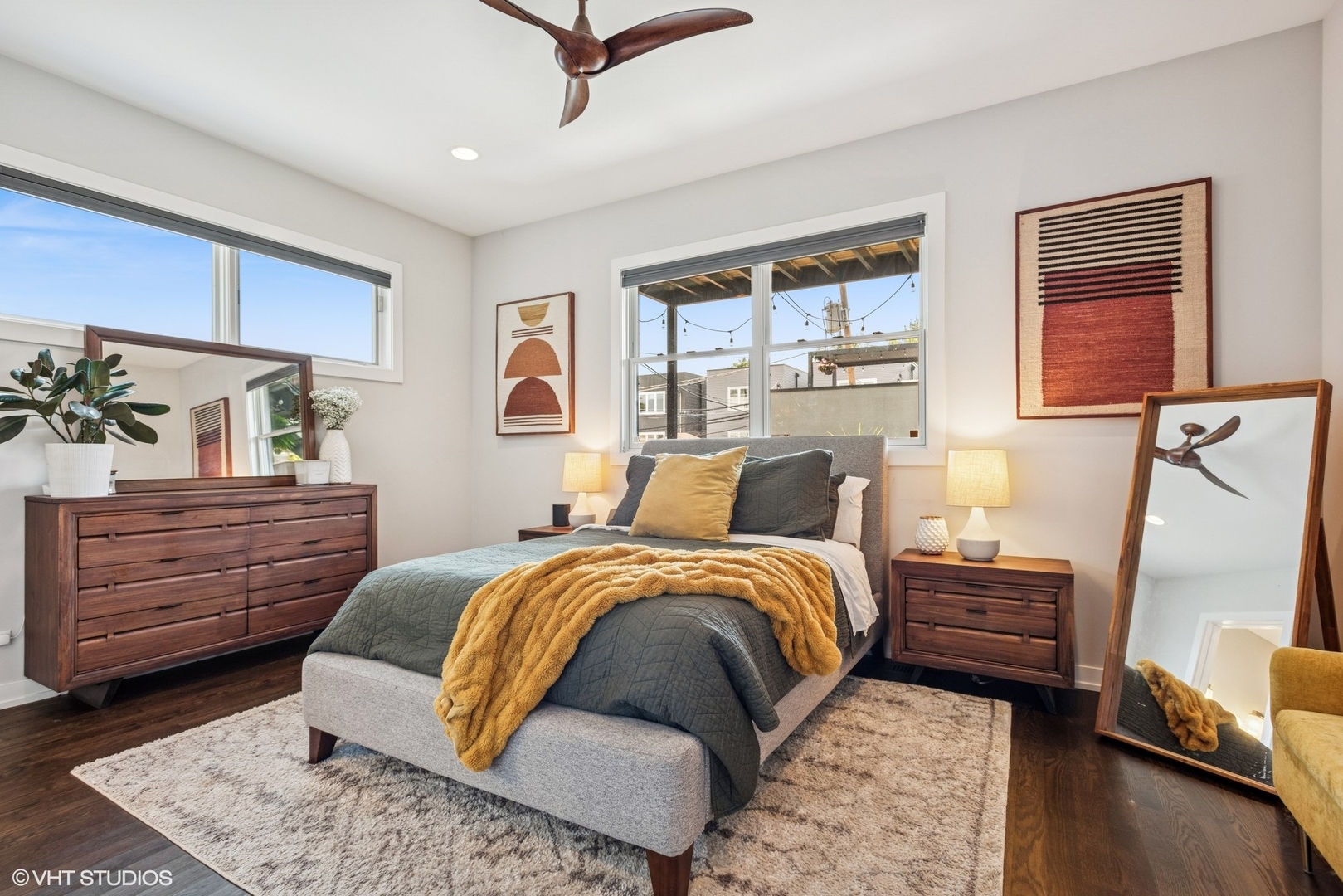 2733 W Hirsch Street Unit: 1E