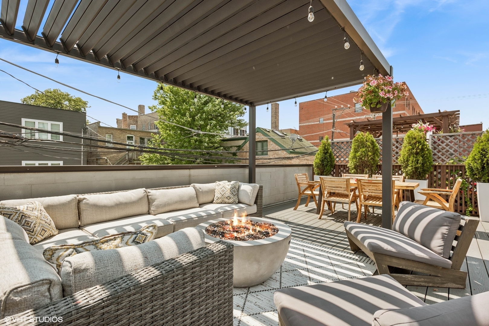 2733 W Hirsch Street Unit: 1E
