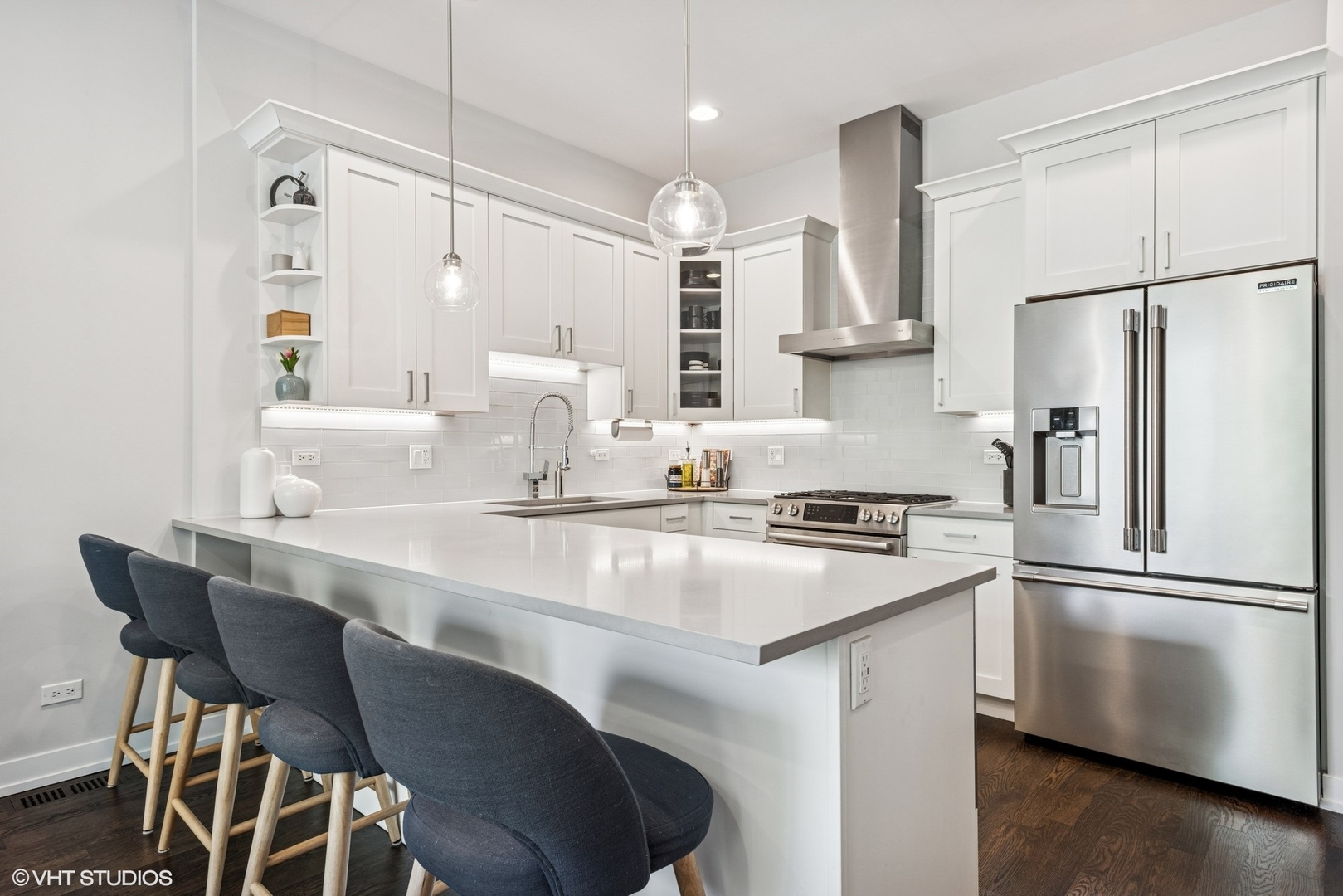 2733 W Hirsch Street Unit: 1E