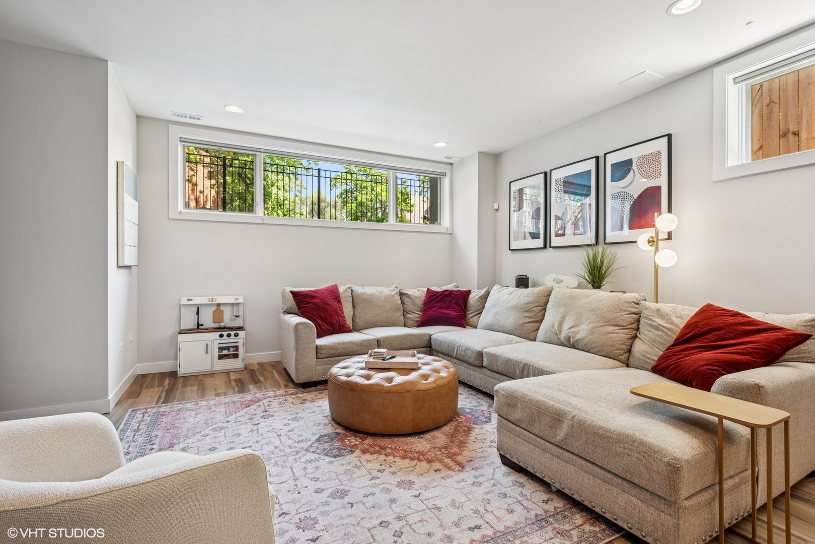2733 W Hirsch Street Unit: 1E