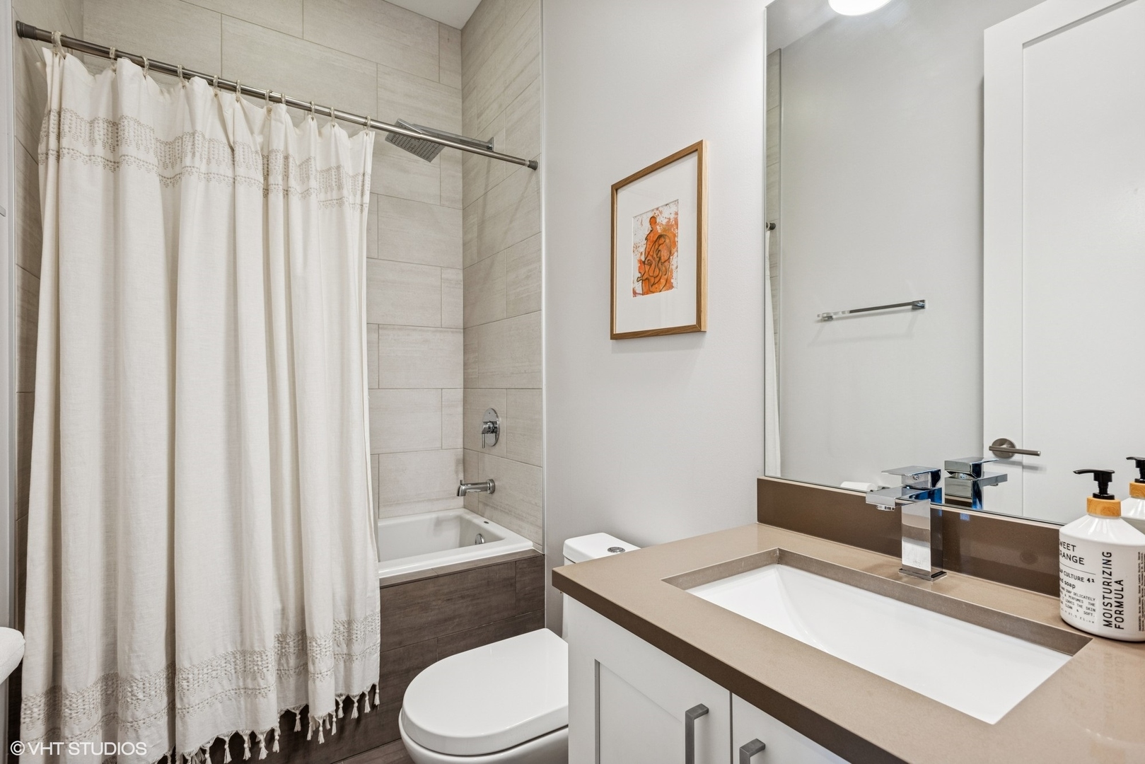 2733 W Hirsch Street Unit: 1E