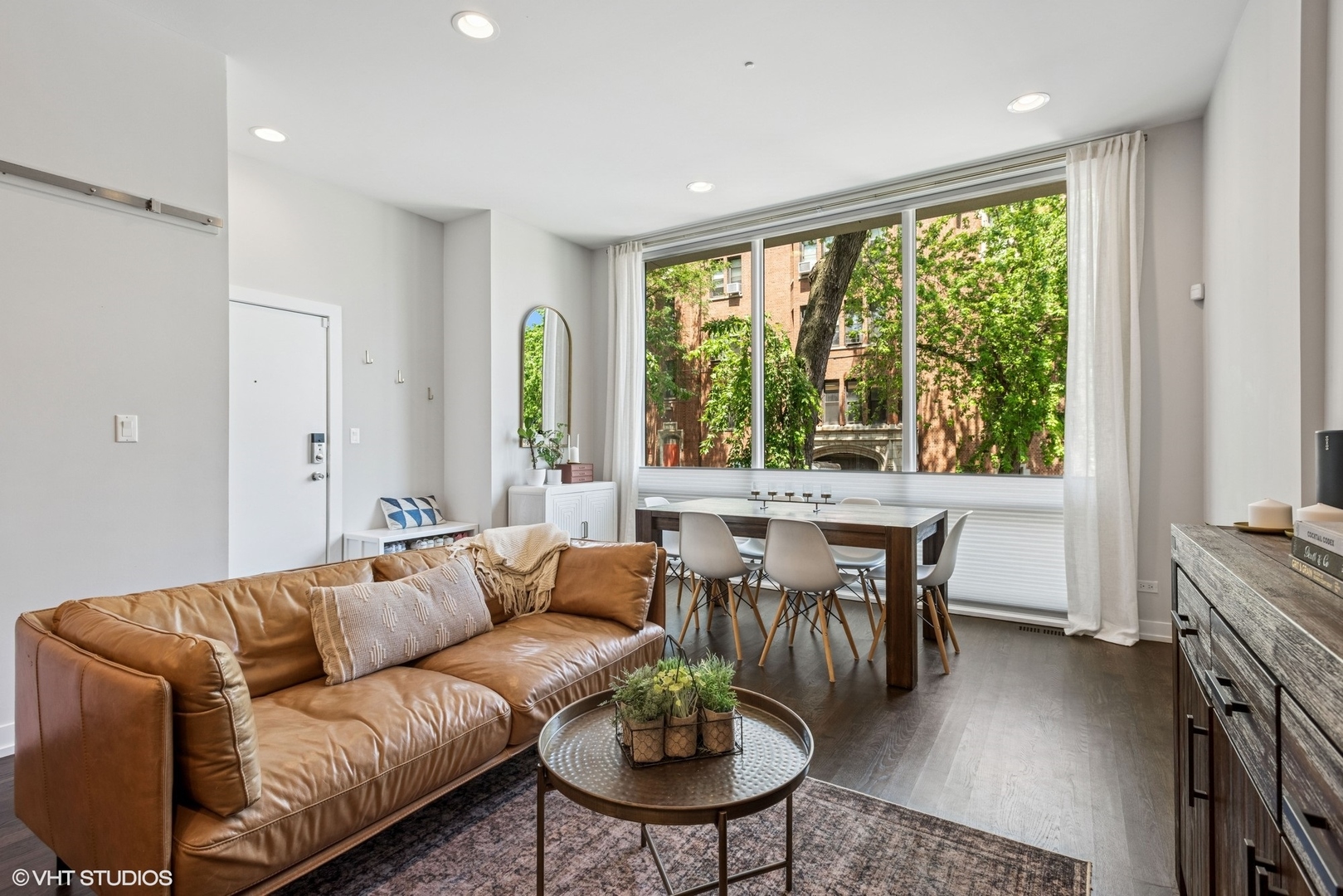 2733 W Hirsch Street Unit: 1E