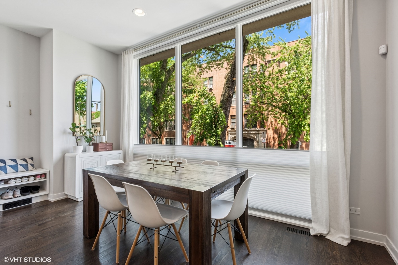 2733 W Hirsch Street Unit: 1E